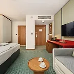 Gwarna City Center By Renters 3*