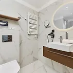 Aparthotel Gwarna City Center By Renters