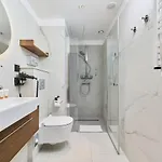 Aparthotel Gwarna City Center By Renters