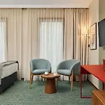 Gwarna City Center By Renters 3*