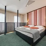 Gwarna City Center By Renters Aparthotel
