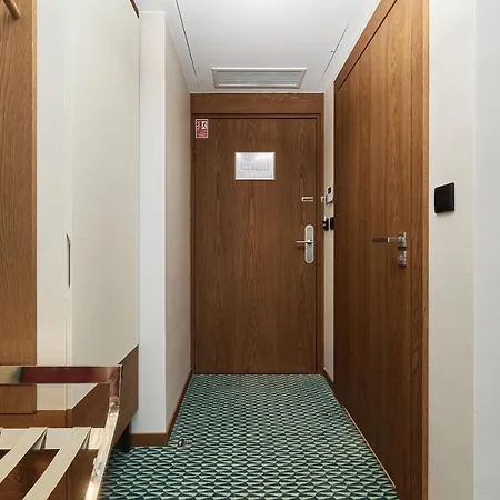 Gwarna City Center By Renters מלון דירות 3*