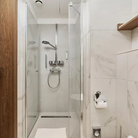 מלון דירות Gwarna City Center By Renters 3*