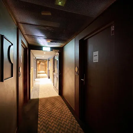 Gwarna City Center By Renters 3*