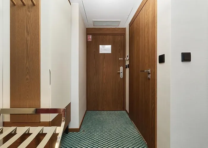 Gwarna City Center By Renters Aparthotel 3*