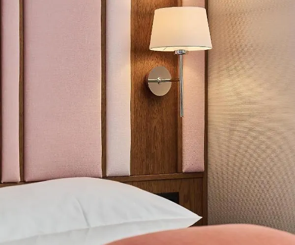 Gwarna City Center By Renters 3*