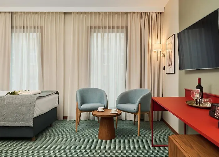 Gwarna City Center By Renters 3*