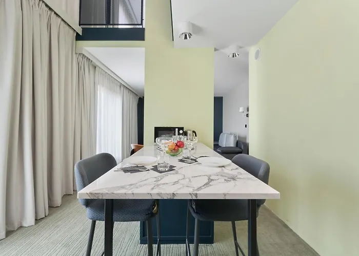 Gwarna City Center By Renters 3*